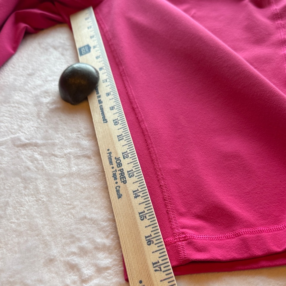 DULUTH Women’s High-Waist Pink Performance capris. - Picture 6 of 8